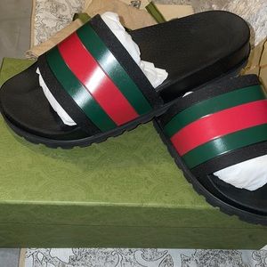 Men Authentic Gucci slides